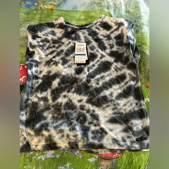 Hudson Jeans Shoulder Pad T-Shirt, Black Tie Dye, Big Girls XL or Women’s XS/S - Picture 3 of 7